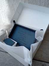 Carica l'immagine nel visualizzatore di Gallery, Portaoggetti in pelle blu personalizzato