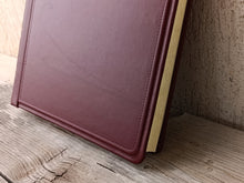 Carica l'immagine nel visualizzatore di Gallery, Fancy Wedding Guest Book by Giovelli Design