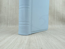 Carica l'immagine nel visualizzatore di Gallery, Album Fotografico Personalizzabile in Pelle Celeste - Libro di Fotografie Classico Quadrato per Bimbo