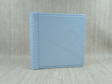 Carica l'immagine nel visualizzatore di Gallery, Album Fotografico Personalizzabile in Pelle Celeste - Libro di Fotografie Classico Quadrato per Bimbo