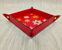 Carica l'immagine nel visualizzatore di Gallery, true letaher storage tray with gold foil by Giovelli Design