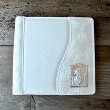 Carica l'immagine nel visualizzatore di Gallery, stylish white non leather baptism photo book by Giovelli Design