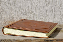 Carica l'immagine nel visualizzatore di Gallery, leather binder for pictures by Giovelli Design