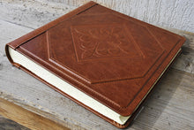 Carica l'immagine nel visualizzatore di Gallery, traditional italian wedding album by Giovelli Design