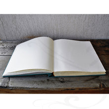 Carica l'immagine nel visualizzatore di Gallery, opened album with white pages by Giovelli Design