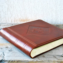 Carica l'immagine nel visualizzatore di Gallery, classy italian leather family photo album by Giovelli Design
