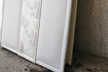 Carica l'immagine nel visualizzatore di Gallery, faux leather travel photo album by Giovelli Design
