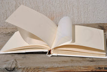 Carica l'immagine nel visualizzatore di Gallery, open non leather photo album with white pages