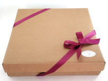 Carica l'immagine nel visualizzatore di Gallery, elegant package used by giovelli design for his catchalls