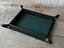 Carica l'immagine nel visualizzatore di Gallery, elegant green leather catchall tray