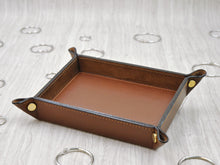 Carica l'immagine nel visualizzatore di Gallery, rectangular middle brown leather catchall by Giovelli Design