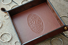 Carica l'immagine nel visualizzatore di Gallery, square brown leather catchall handmade in italy by Giovelli Design