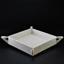 Carica l'immagine nel visualizzatore di Gallery, elegant housewarming gift handmade in Italy by Giovelli Design