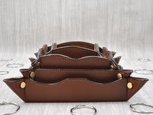 Carica l'immagine nel visualizzatore di Gallery, middle brown valet trays handmade in Italy by Giovelli Design