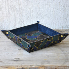 Carica l'immagine nel visualizzatore di Gallery, wonderful handmade in italy suede leather valet tray by Giovelli Design