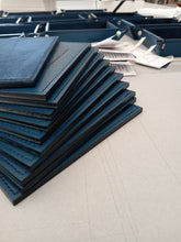 Carica l&#39;immagine nel visualizzatore di Gallery, Portaoggetti in pelle blu personalizzato
