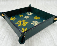 Load image into Gallery viewer, gold termic vynil on a green catchall by Giovelli Design
