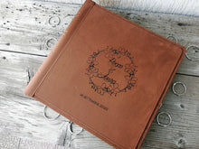 Carica l&#39;immagine nel visualizzatore di Gallery, photographic album with beautiful wreath by Giovelli Design
