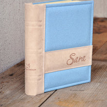 Carica l&#39;immagine nel visualizzatore di Gallery, leatherette keepsake album for baby by Giovelli Design
