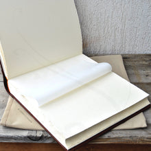 Carica l&#39;immagine nel visualizzatore di Gallery, opened photo book with white pages by Giovelli Design
