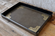 Carica l&#39;immagine nel visualizzatore di Gallery, gray leather large catchall with antique gold foil decorations
