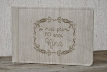 Carica l&#39;immagine nel visualizzatore di Gallery, personalization on a beige faux leather album with a wood pattern by Giovelli Design
