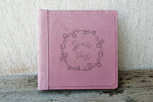 Carica l&#39;immagine nel visualizzatore di Gallery, Personalizable Girl Scrapbook with a Beautiful Floral Wreath Square Pink Suede Fabric Photo Album by Giovelli Design
